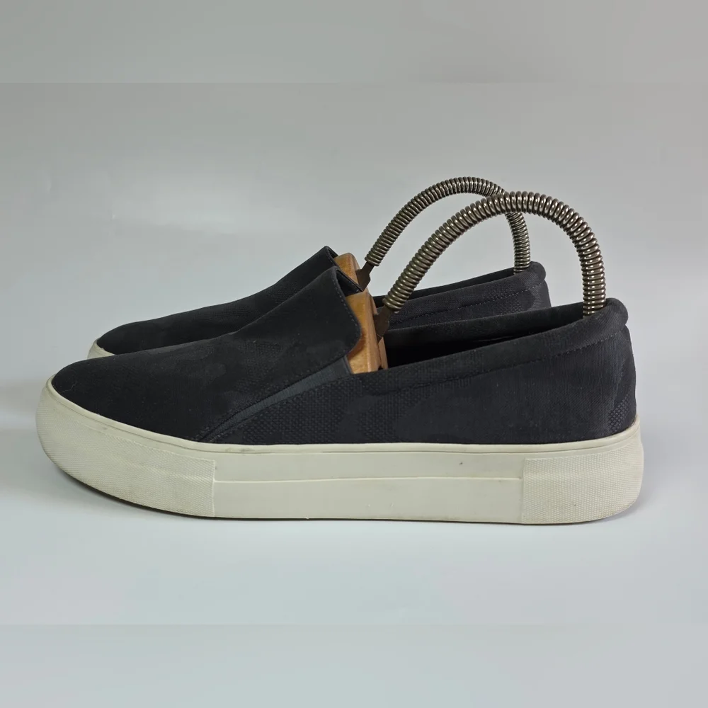 Vince Camuto Korli 2 Charcoal Gray Camo Slip On Size 9 M